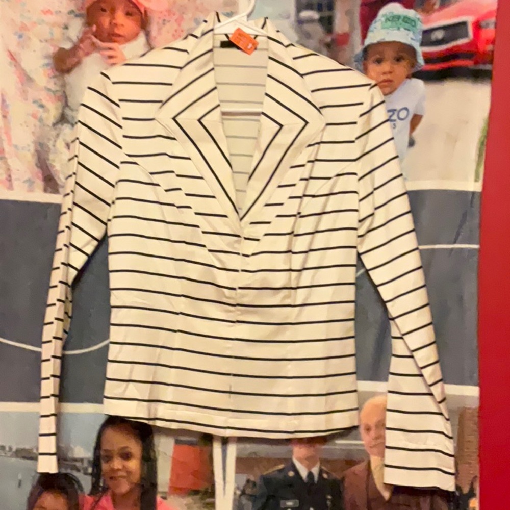 Tart white black strip top